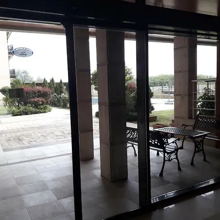 Bay Aparthotel 2*